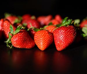 Превью обои клубника, ягоды, еда, красный