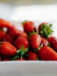 Превью обои клубника, ягоды, еда, размытие, красный