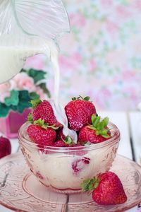 Превью обои клубника, ягоды, молоко, тарелка