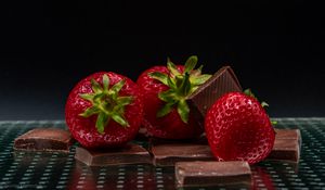 Превью обои клубника, ягоды, шоколад, десерт