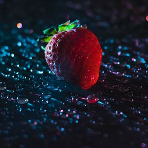 Превью обои клубника, капли, крупным планом