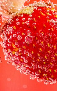 Превью обои клубника, пузыри, макро, ягода, красный