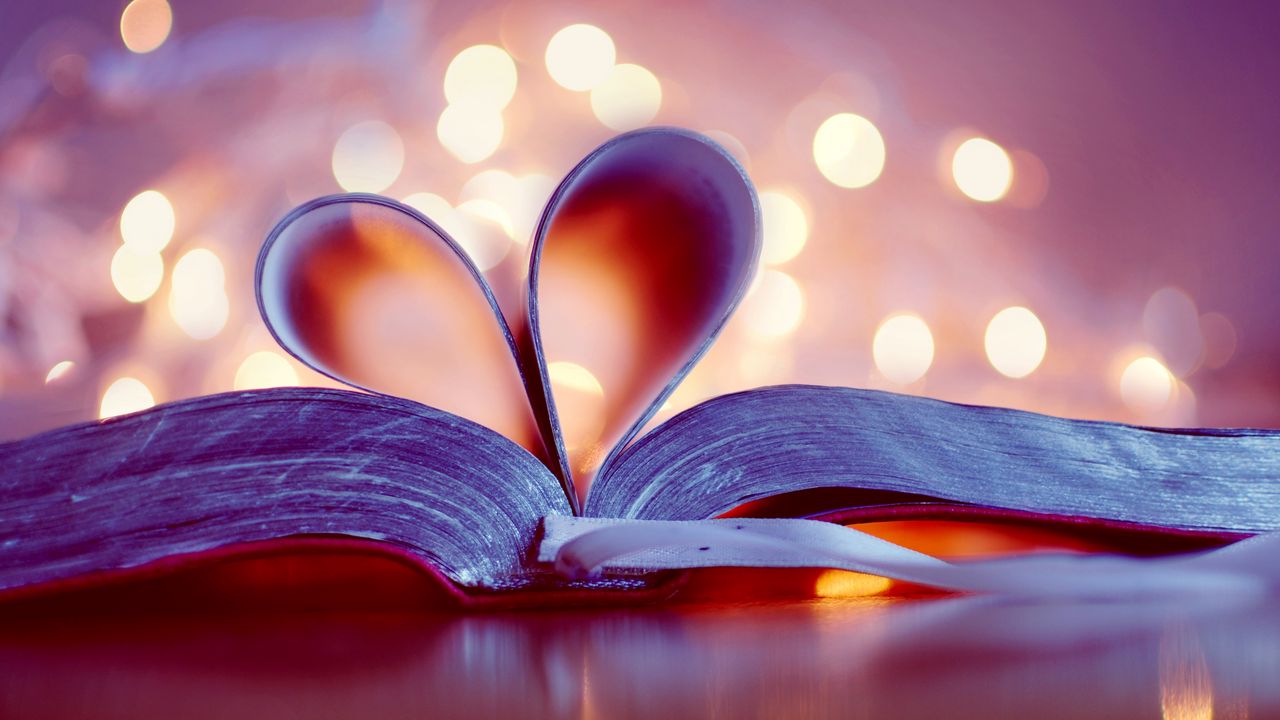 Обои книга, боке, страницы, закладка, сердце, сердечко