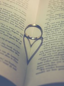 Превью обои книга, кольцо, сердце, любовь