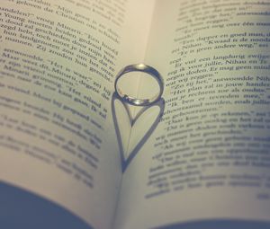 Превью обои книга, кольцо, сердце, любовь