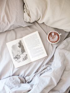 Превью обои книга, кружка, кофе, постель, уют