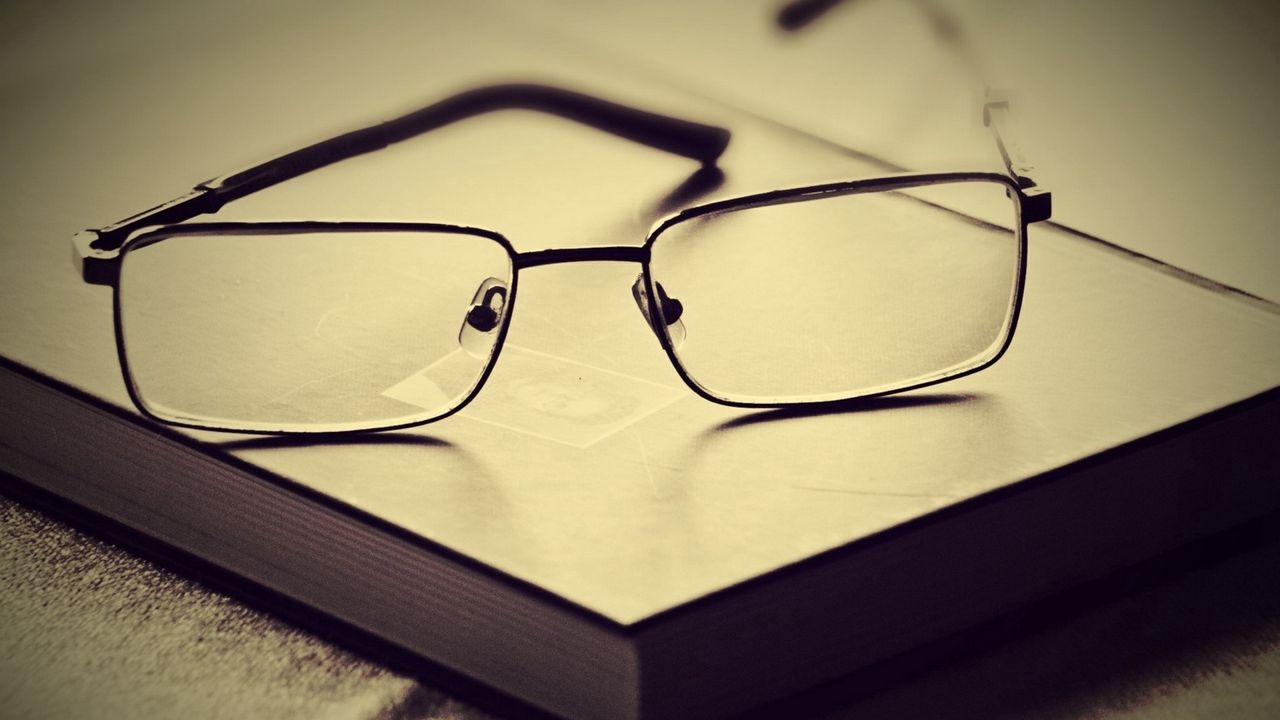 Обои книга, очки, линзы, оправа