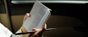 Превью обои книга, руки, чтение, окно