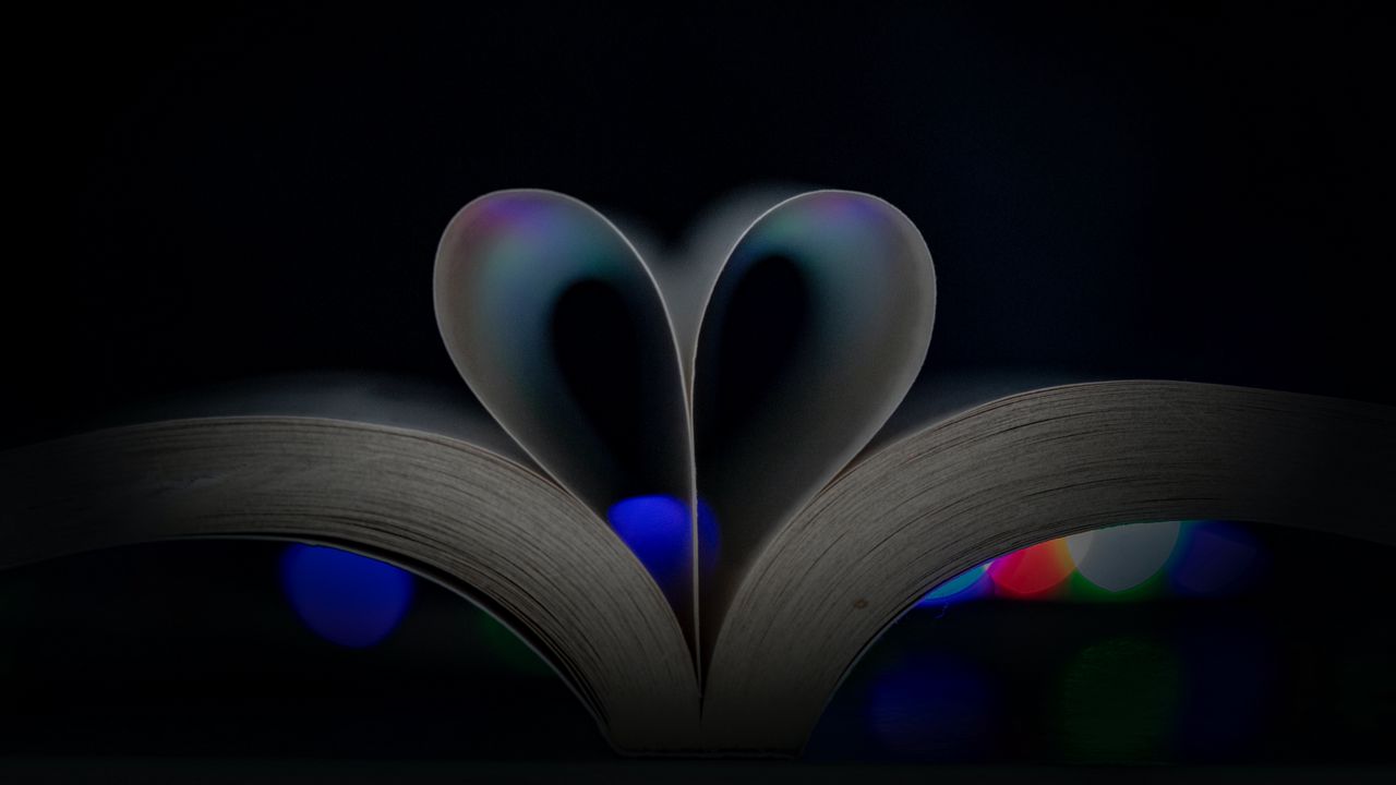 Обои книга, сердце, страницы, темный