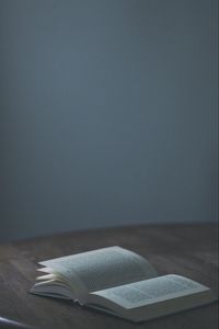 Превью обои книга, стол, чтение, минимализм