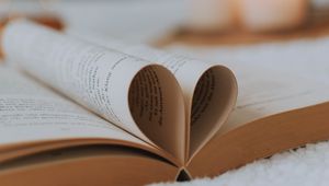 Превью обои книга, страницы, сердце, любовь