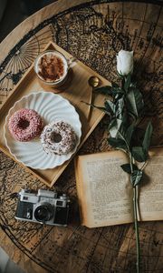 Превью обои книга, цветок, пончики, чашка, кофе, фотоаппарат