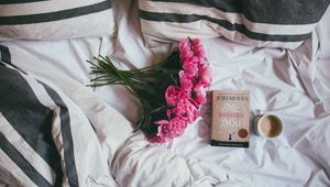 Превью обои книга, цветы, кофе, постель, настроение