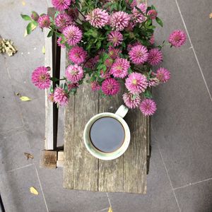 Превью обои кофе, чашка, клевер, цветы, букет
