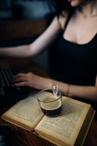 Превью обои кофе, чашка, книга, руки, эстетика