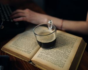 Превью обои кофе, чашка, книга, руки, эстетика