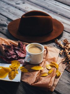 Превью обои кофе, чашка, листья, шляпа, осень