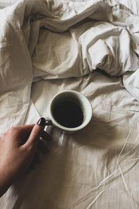 Превью обои кофе, чашка, рука, ткань