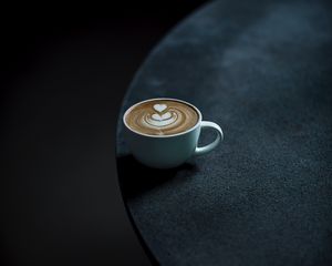 Превью обои кофе, чашка, стол, минимализм, темный