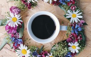Превью обои кофе, чашка, цветы, венок, поверхность