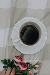 Превью обои кофе, чашка, цветы, рука