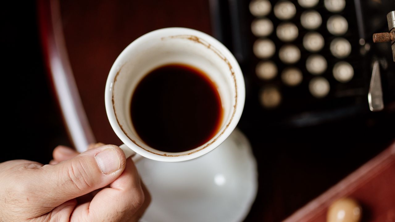 Обои кофе, черный кофе, чашка, напиток, рука