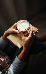 Превью обои кофе, капучино, напиток, руки, книга