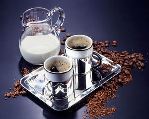 Превью обои кофе, напиток, молоко, графин, чашки, поднос