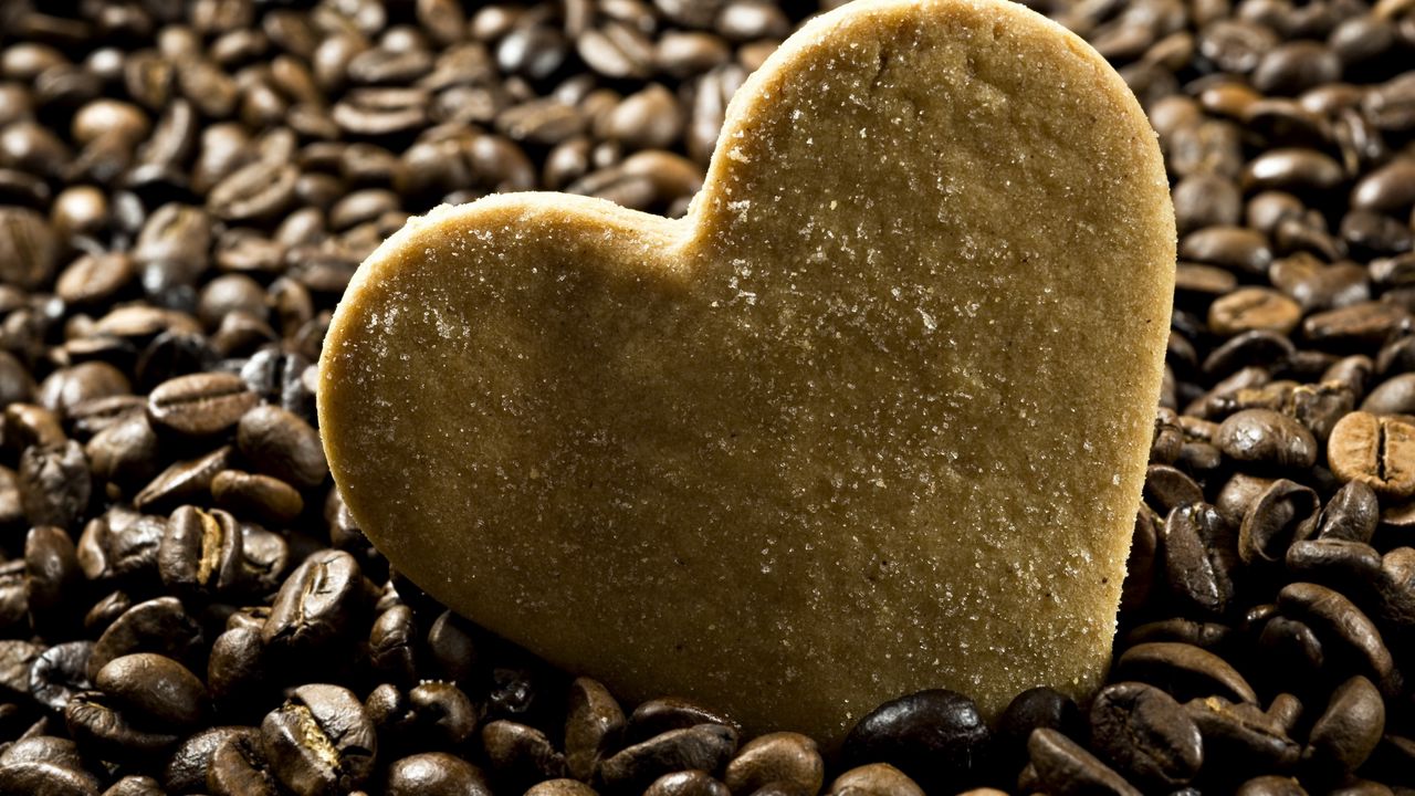 Обои кофе, сердце, печенье, любовь