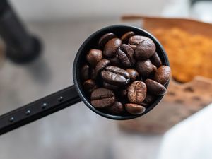 Превью обои кофе, зерна, макро, блюр, коричневый