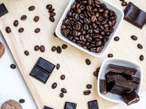 Превью обои кофе, зерна, шоколад, десерт
