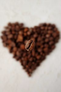 Превью обои кофейное зерно, сердце, макро