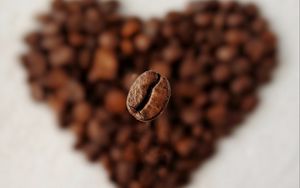 Превью обои кофейное зерно, сердце, макро