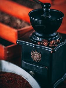 Превью обои кофемолка, кофе, зерна, черный