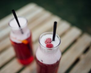Превью обои коктейль, напиток, кувшин, малина, ягоды
