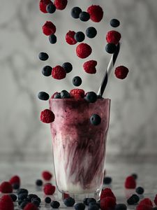 Превью обои коктейль, смузи, напиток, ягоды, малина, черника