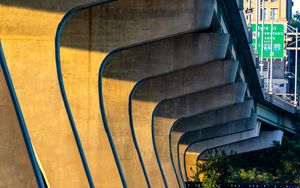 Превью обои колонны, мост, река, трава, город