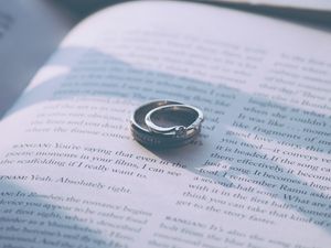 Превью обои кольца, обручальные кольца, книга, пара, любовь