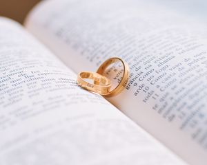 Превью обои кольца, свадьба, книга, пара, любовь