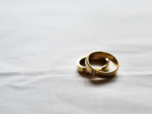 Превью обои кольца, свадьба, пара, золото, любовь
