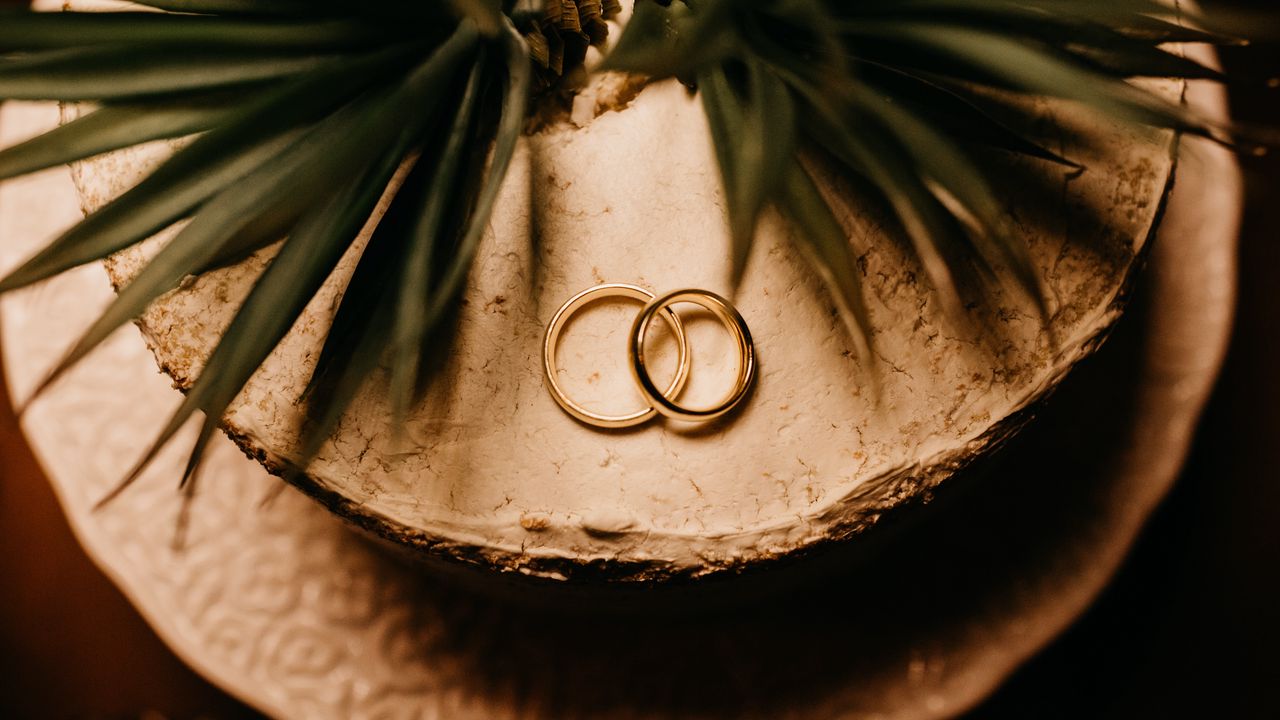 Обои кольца, золото, любовь, свадьба, романтика