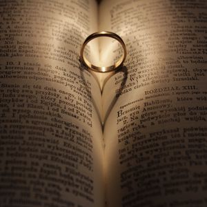 Превью обои кольцо, свадьба, книга