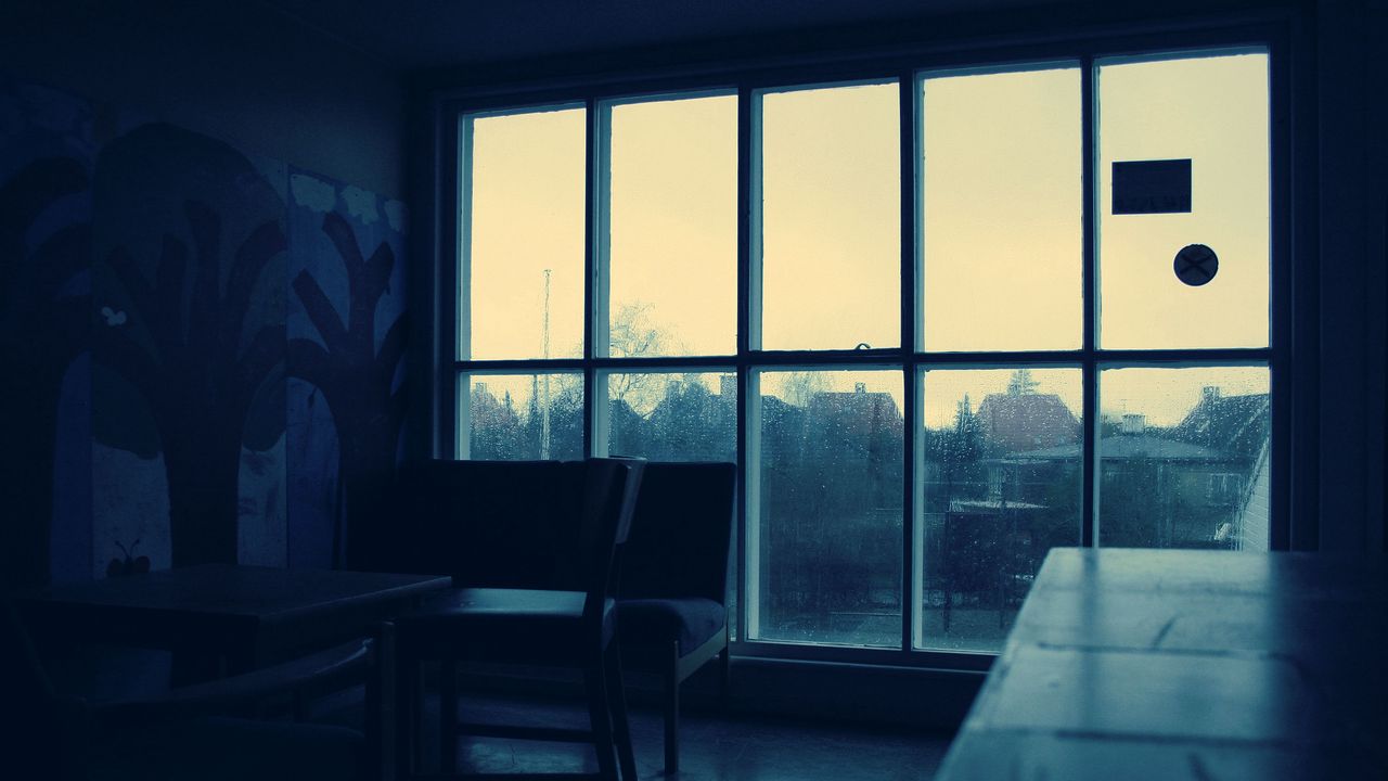 Обои комната, окно, дождь, темный, капли