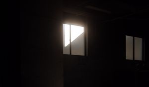 Превью обои комната, темный, окно, свет