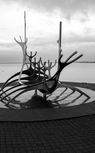 Превью обои конструкция, тень, озеро