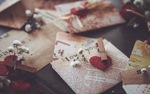 Превью обои конверты, сердечко, цветы, любовь, эстетика