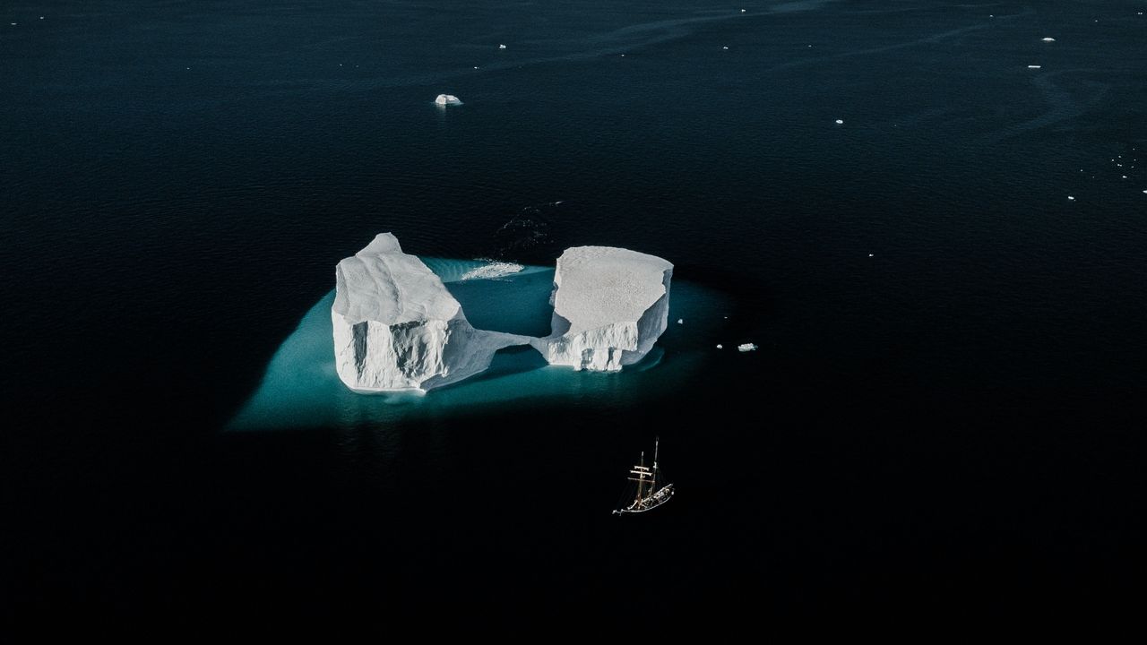 Обои корабль, айсберг, вид сверху, океан, снег