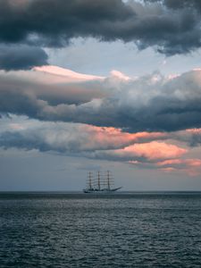 Превью обои корабль, море, горизонт, облака, рябь