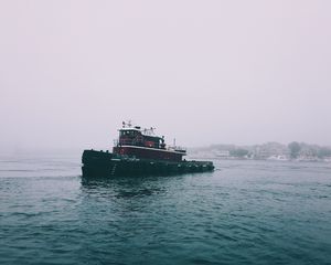 Превью обои корабль, море, пасмурно, туман