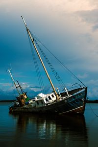 Превью обои корабль, наклон, море, облака
